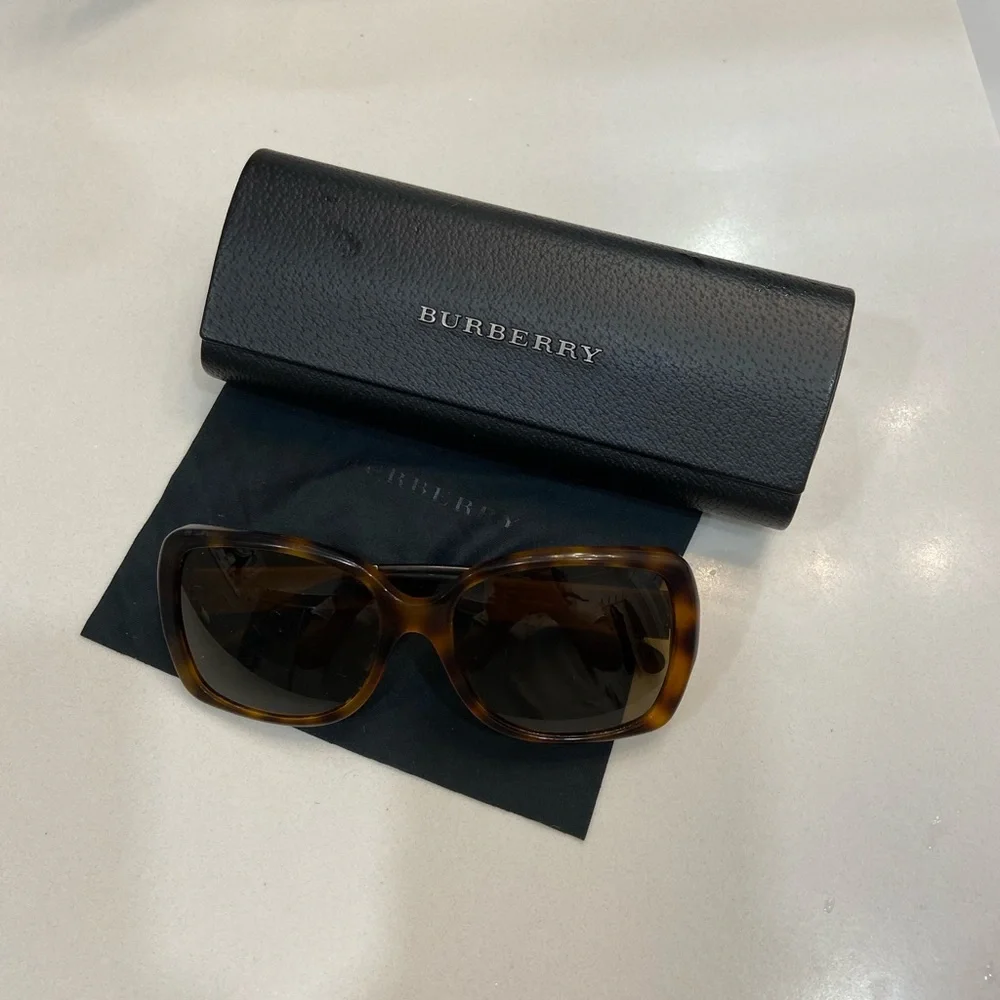 Burberry sunglasses ❤️ - Picture 3 of 8